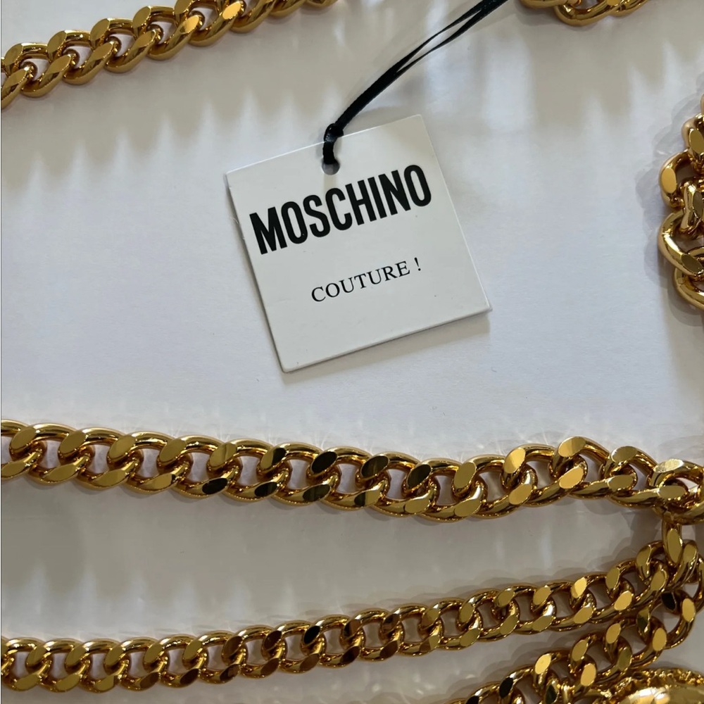 Moschino Gold Inflatable Lettering Chain Belt
36’ - Picture 3 of 4